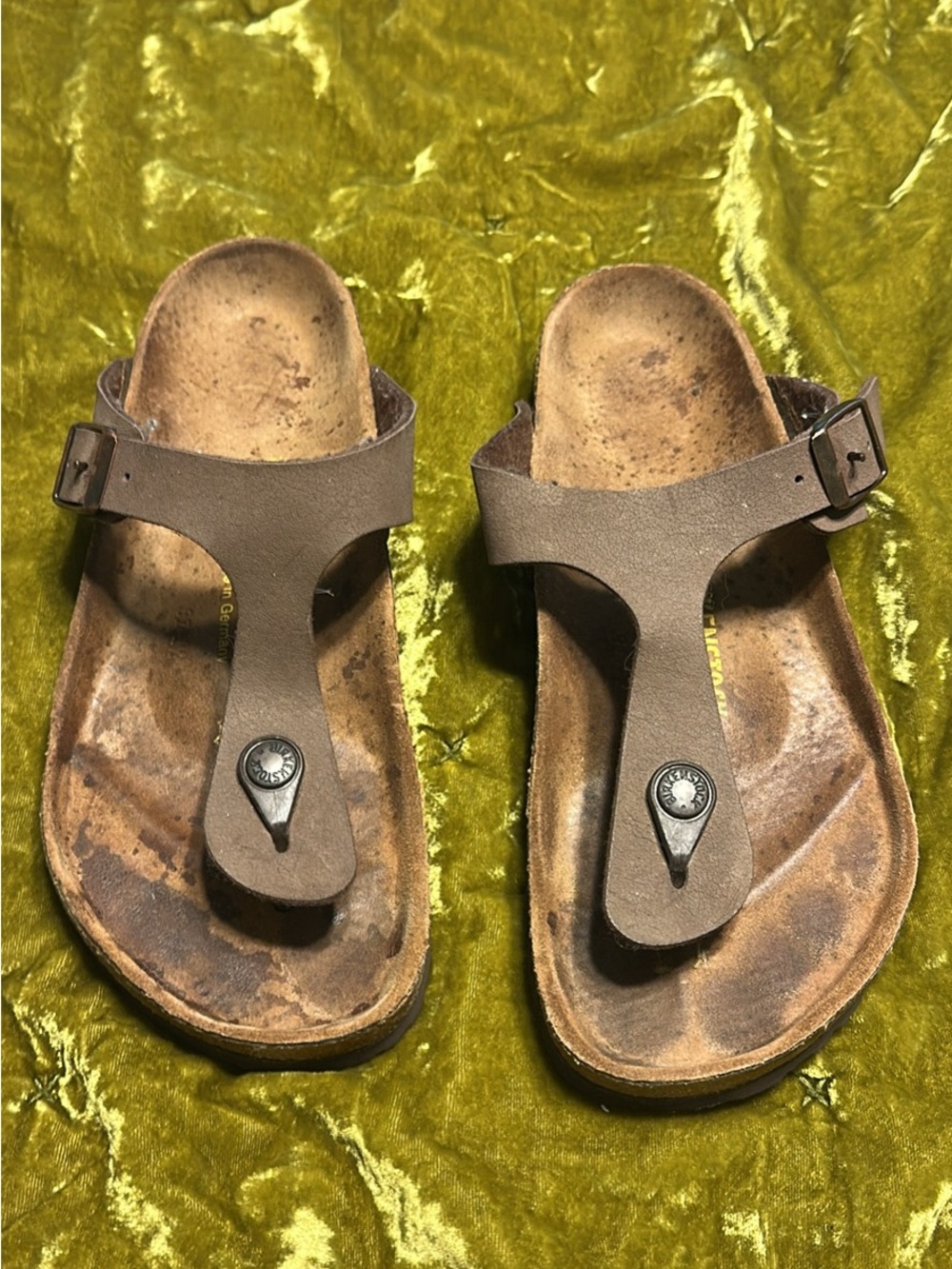 Birkenstock, Gizah sandals in Brown size 37